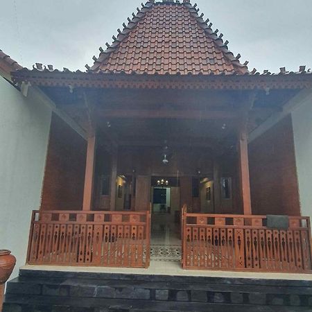 Joglo 21A Hotel Jogjakarta Buitenkant foto