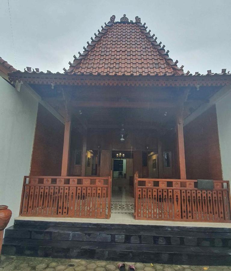 Joglo 21A Hotel Jogjakarta Buitenkant foto